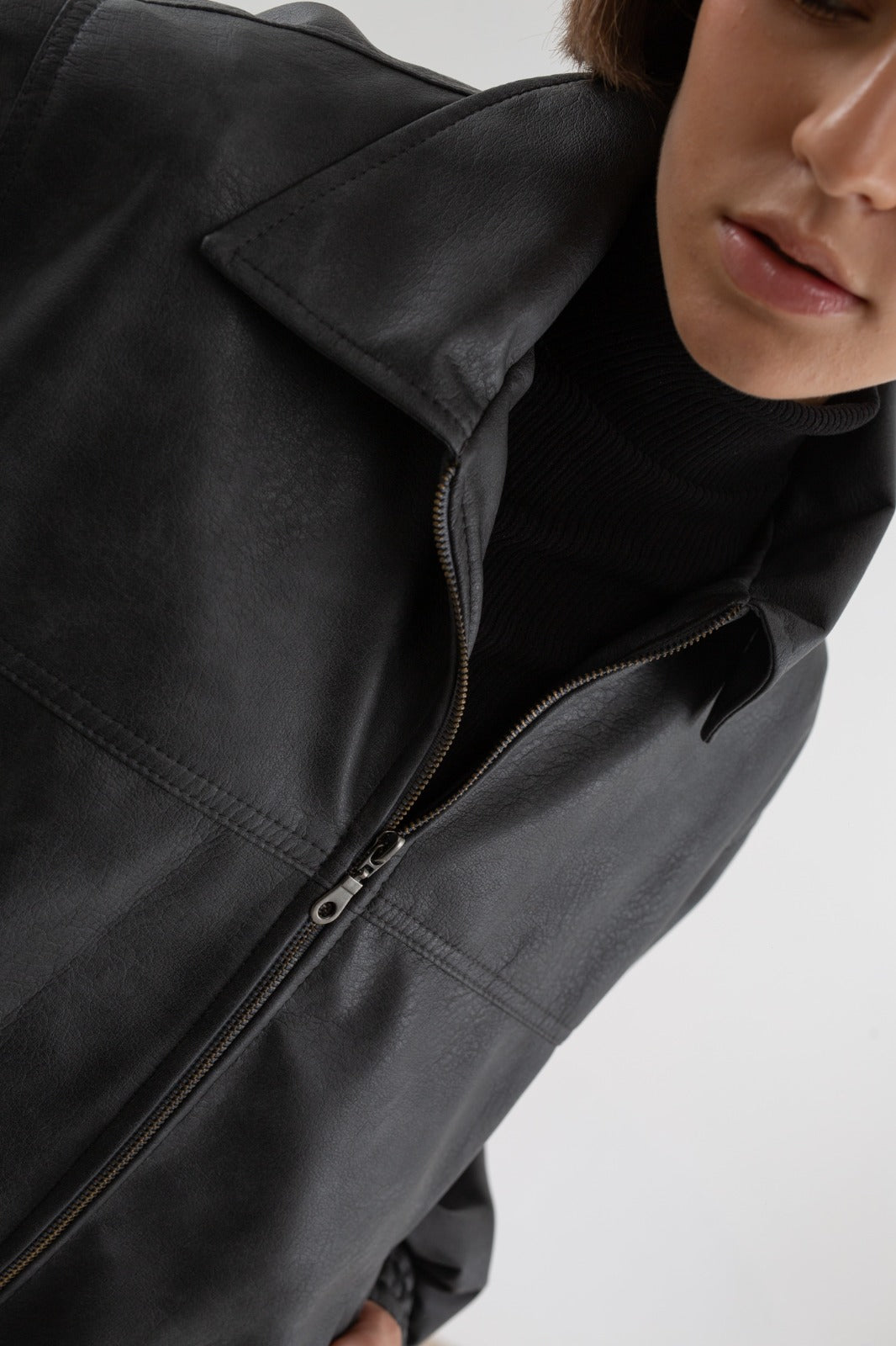 CAMPERA CUERINA GRIS VINTAGE