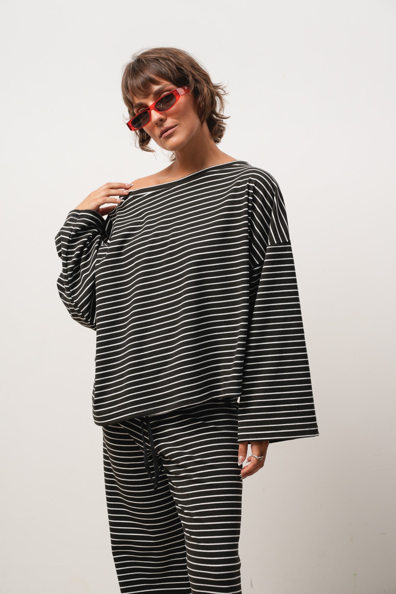 BUZO COMFY A RAYAS NEGRO