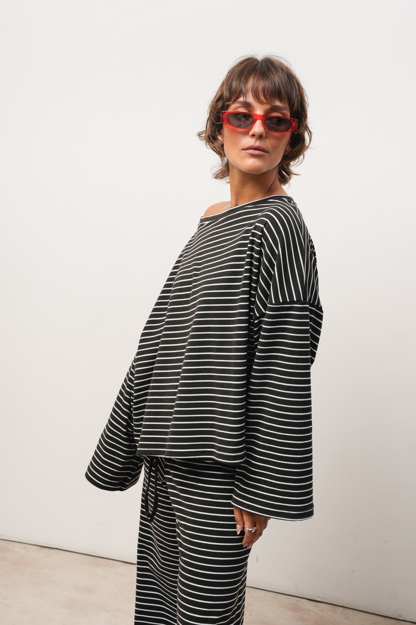 BUZO COMFY A RAYAS NEGRO