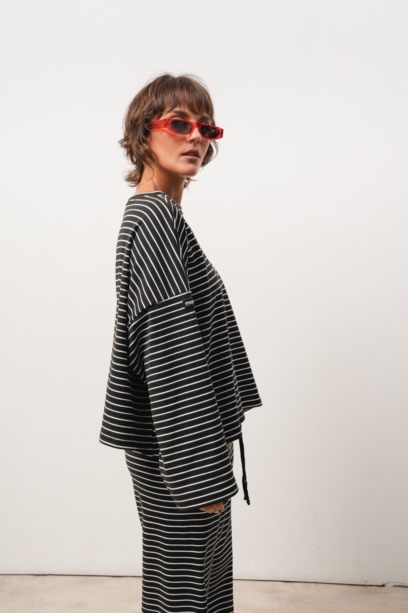 BUZO COMFY A RAYAS NEGRO