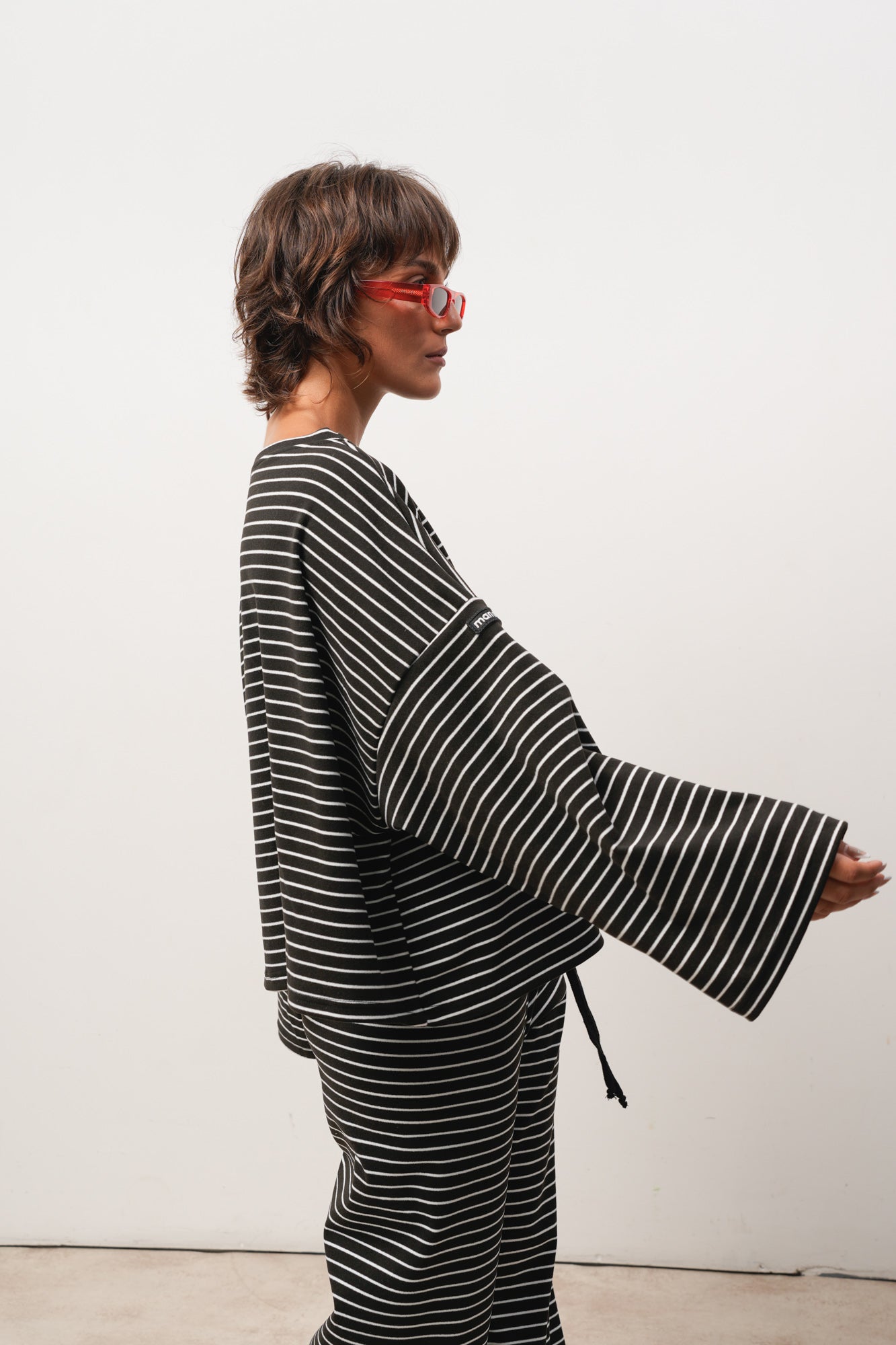 BUZO COMFY A RAYAS NEGRO