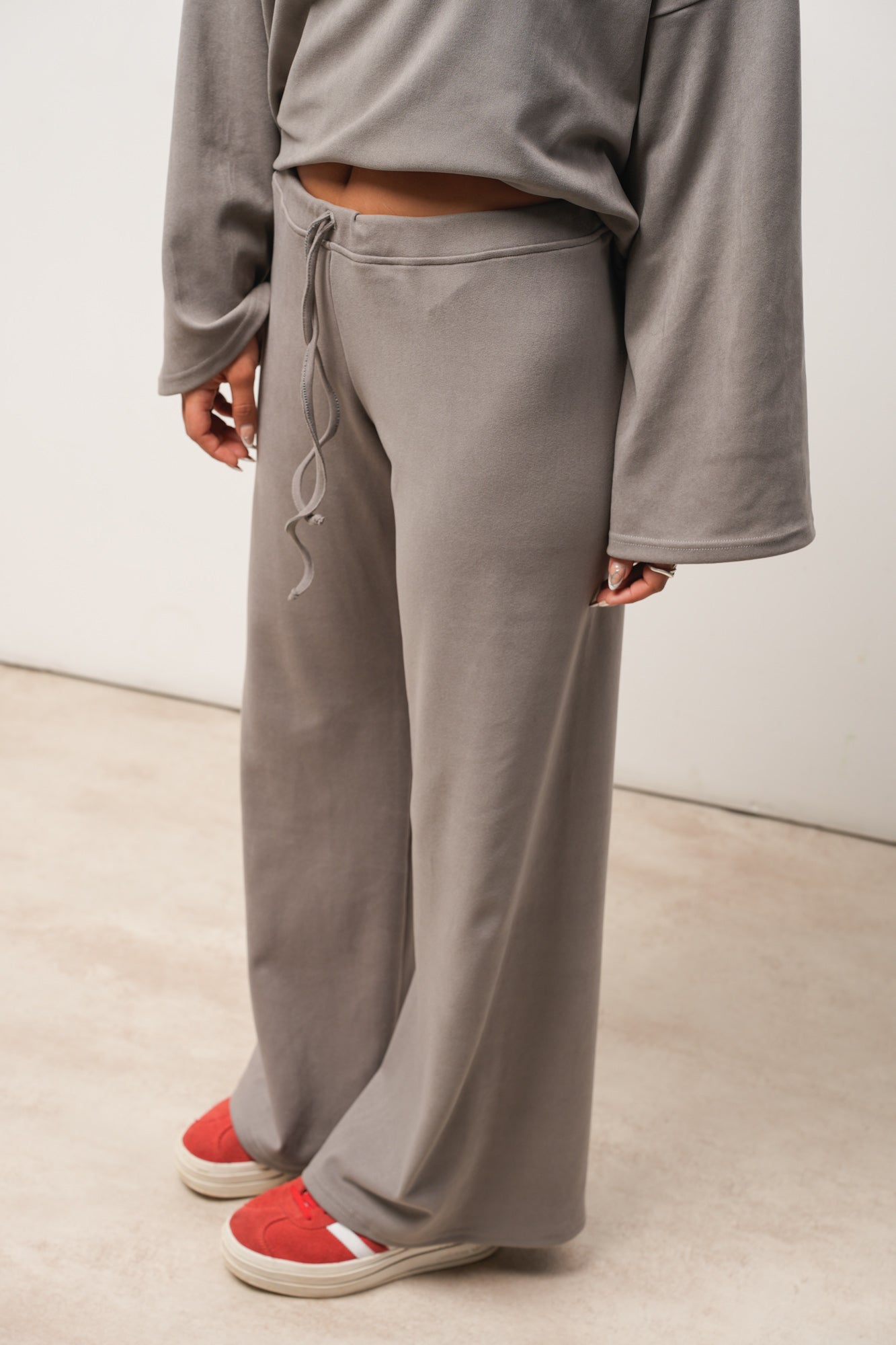 PANTALÓN COMFY GRIS
