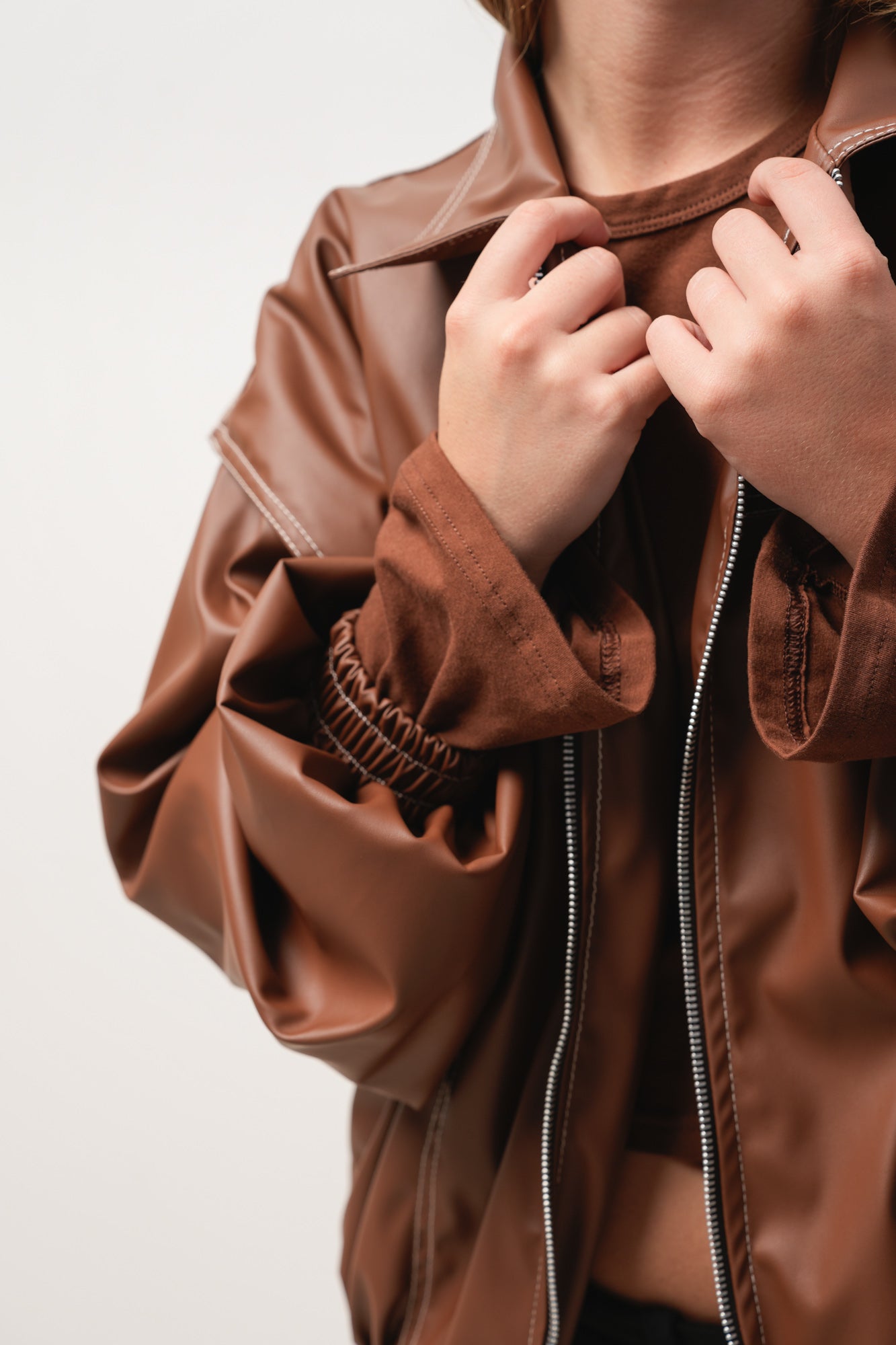 CAMPERA CUERINA MARRÓN