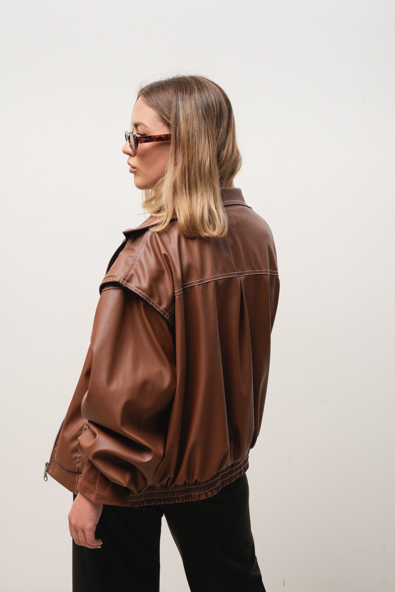 CAMPERA CUERINA MARRÓN